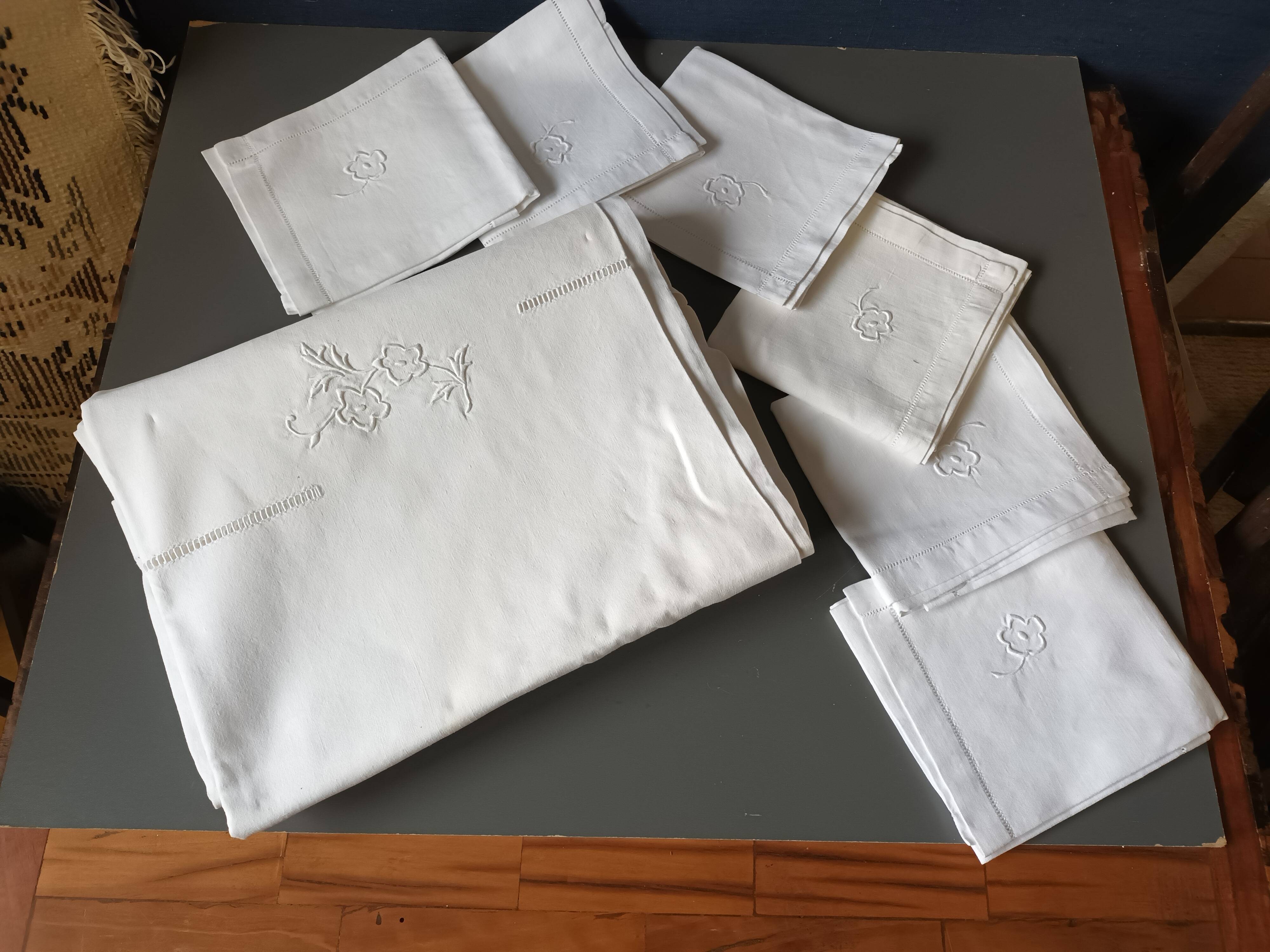 Tablecloth and 6 napkins