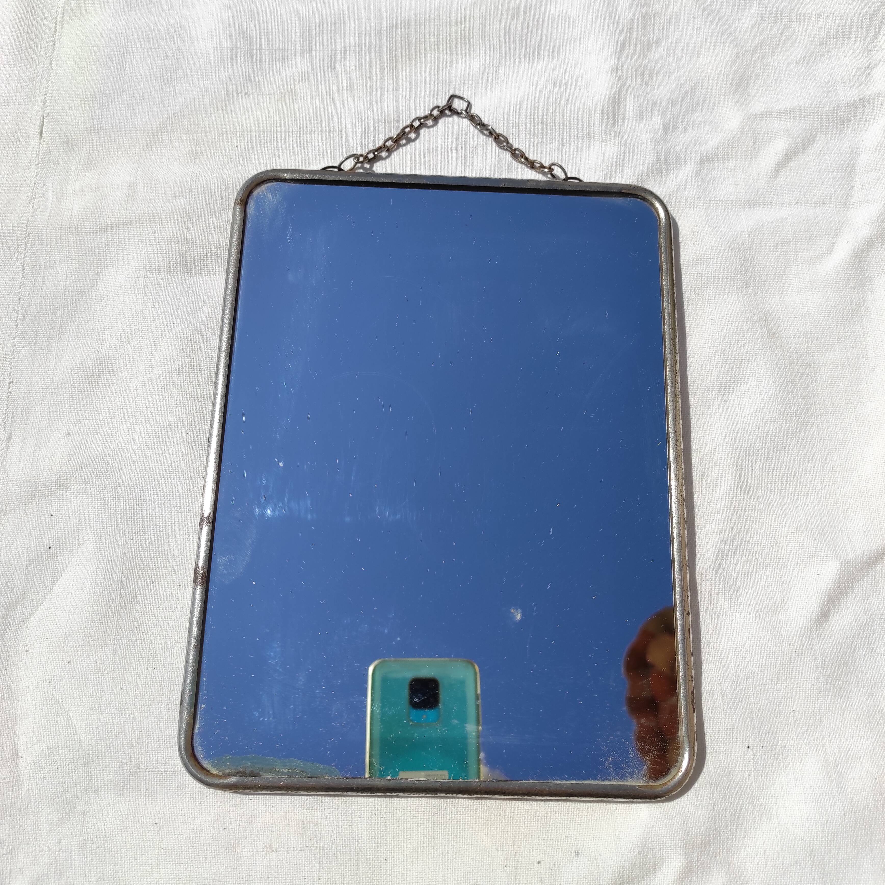 Barbier mirror with its chain around the 1950s vintage