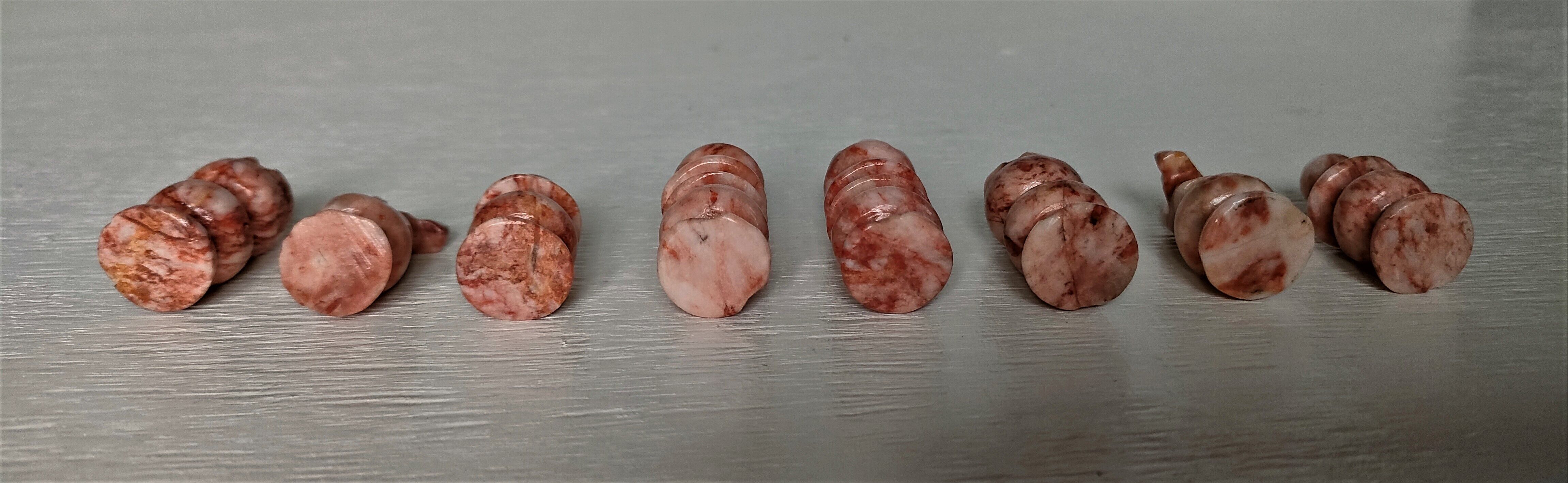 Small chessboard in coral marble and black marble - Italy - Second half of the twentieth century