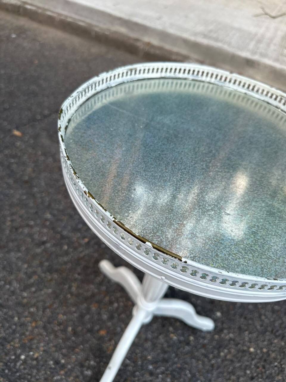 White tripod gueridon in Louis XVI style with a mirrored top, 1970.