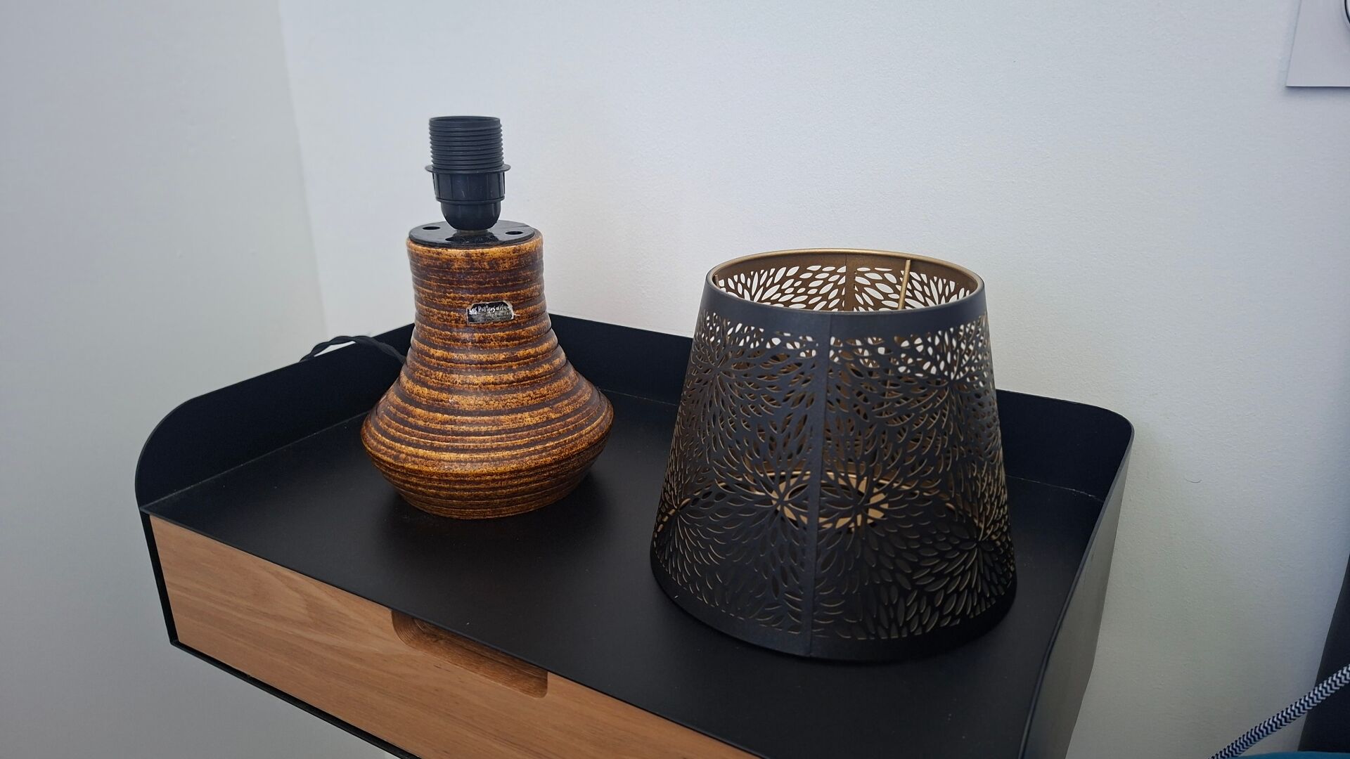 Accolay lamp with shade