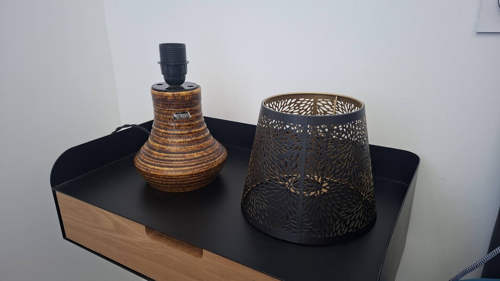 Accolay lamp with shade