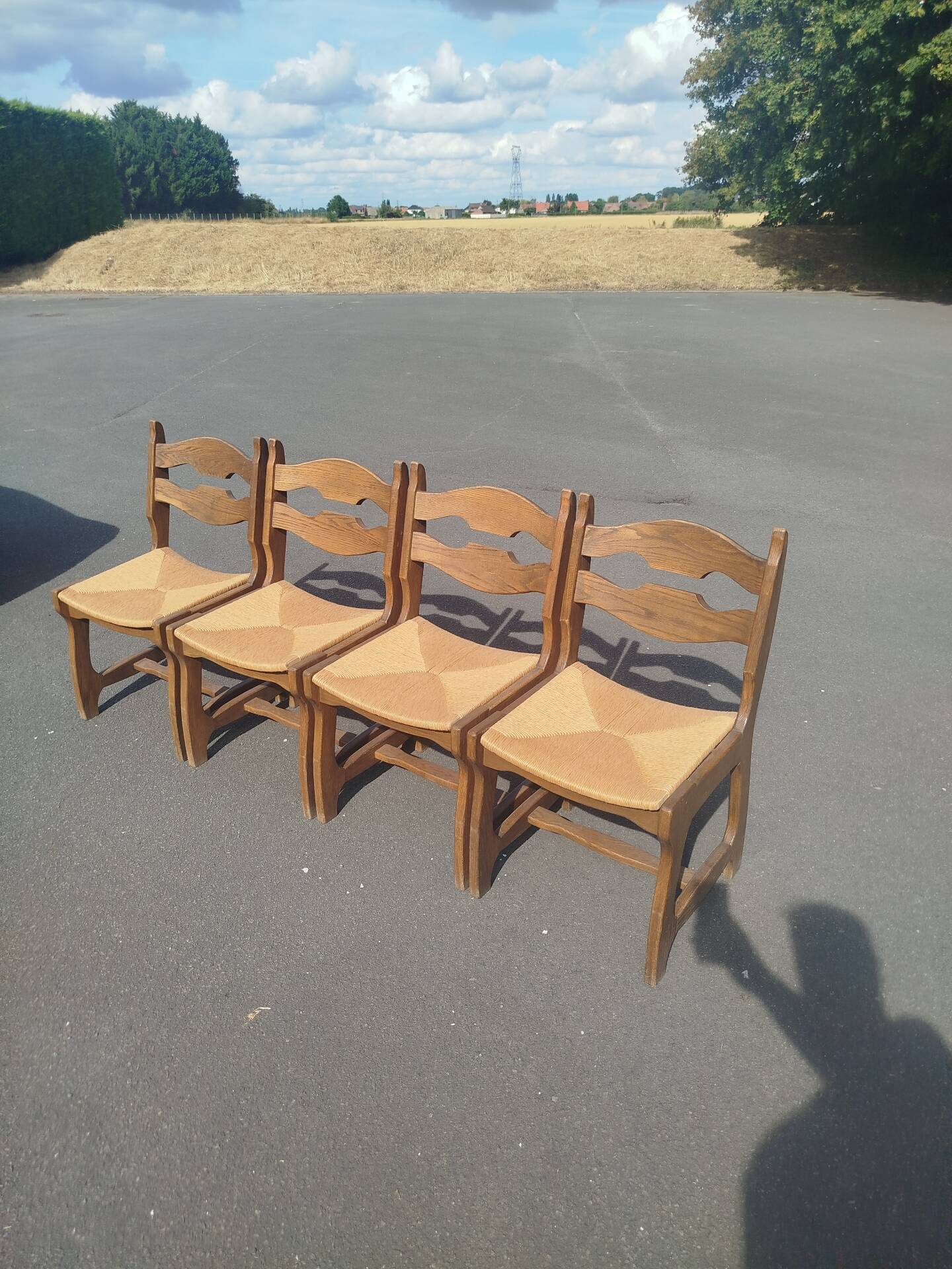 Set of 4 solid oak chairs with straw, in the style of Guillerm.