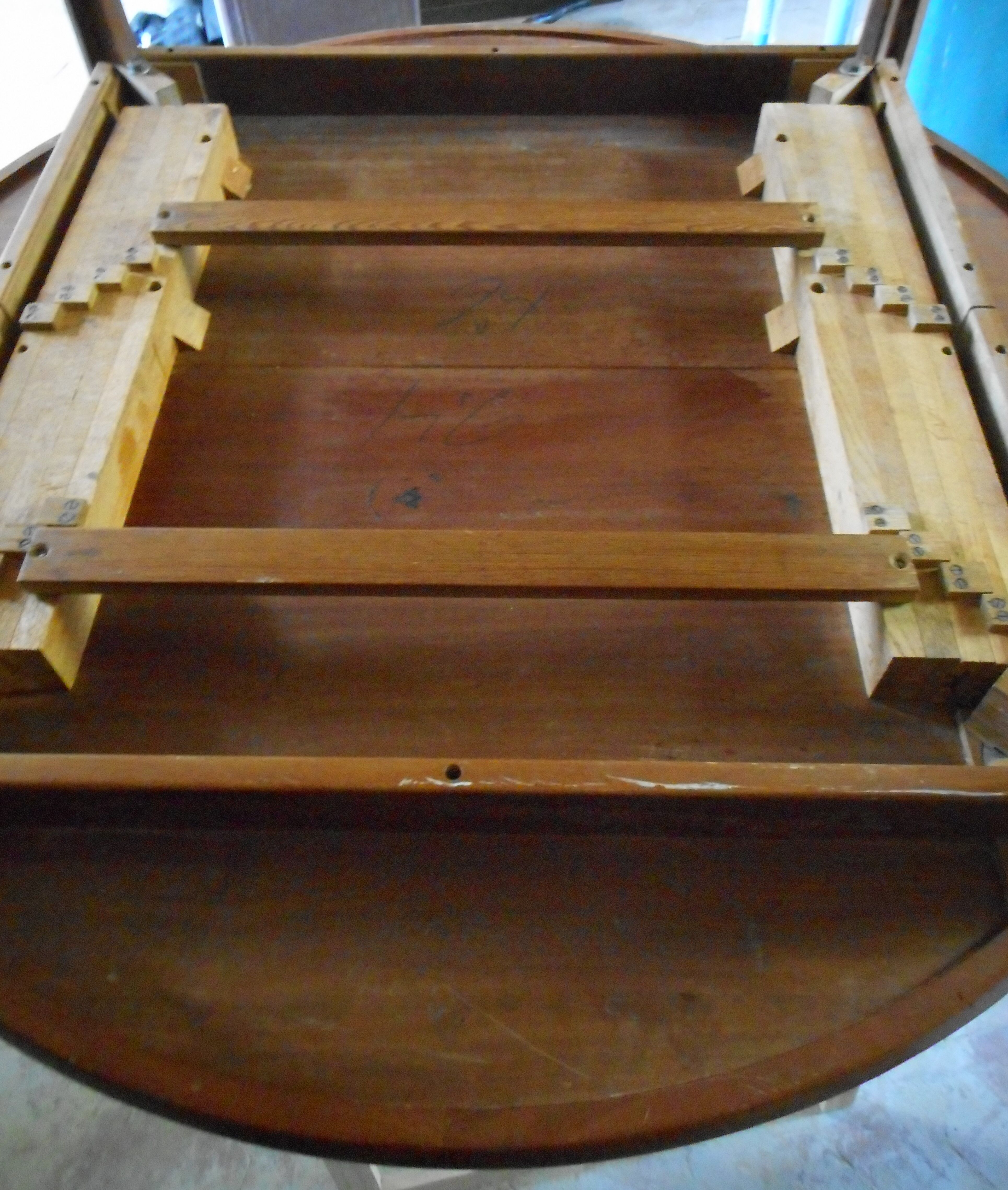 Round dining table in teak, Henry Rosengren Hansen