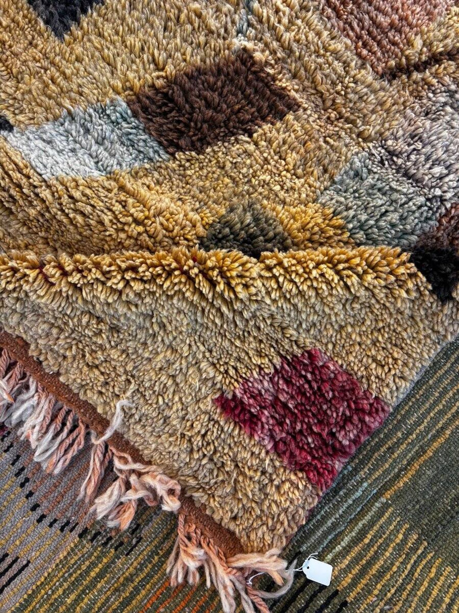 Tapis jaune moderne berbere marocain en laine