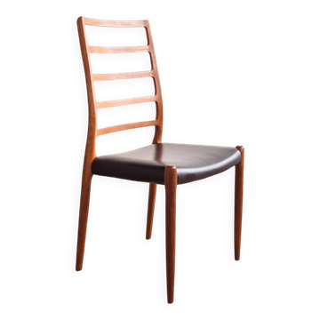 Chaise modèle 82 « Ambassade » en teck massif par Niels O. Møller, Danemark