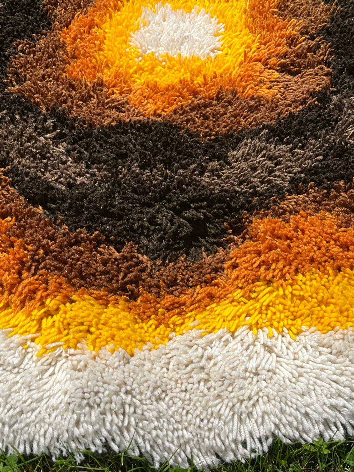 Vintage round psychedelic rug