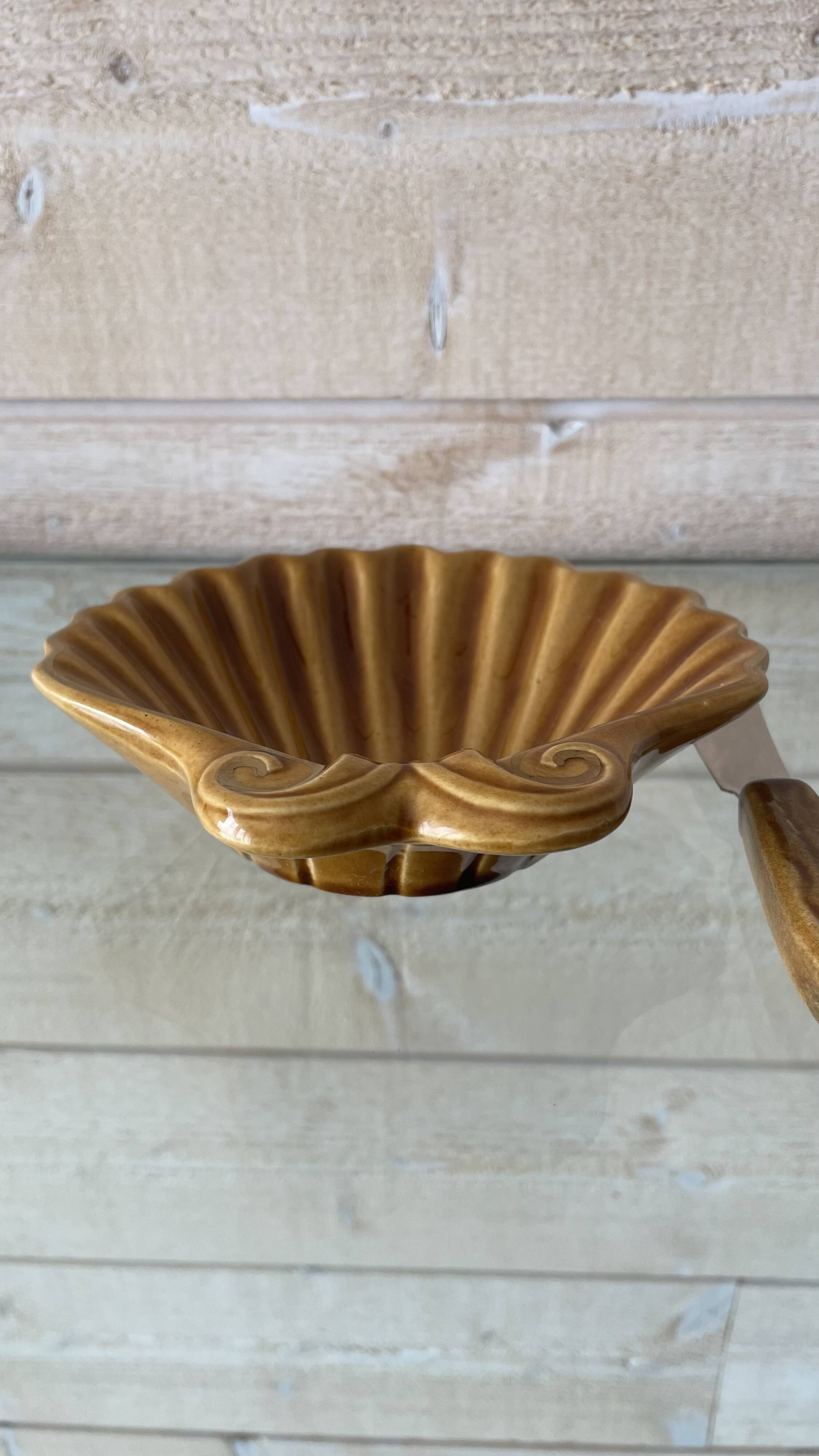 Butter dish and ceramic knife Poët Laval vintage year 60
