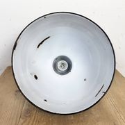 Lampe d'usine industrielle en émail noir avec dessus en fonte, années 1950