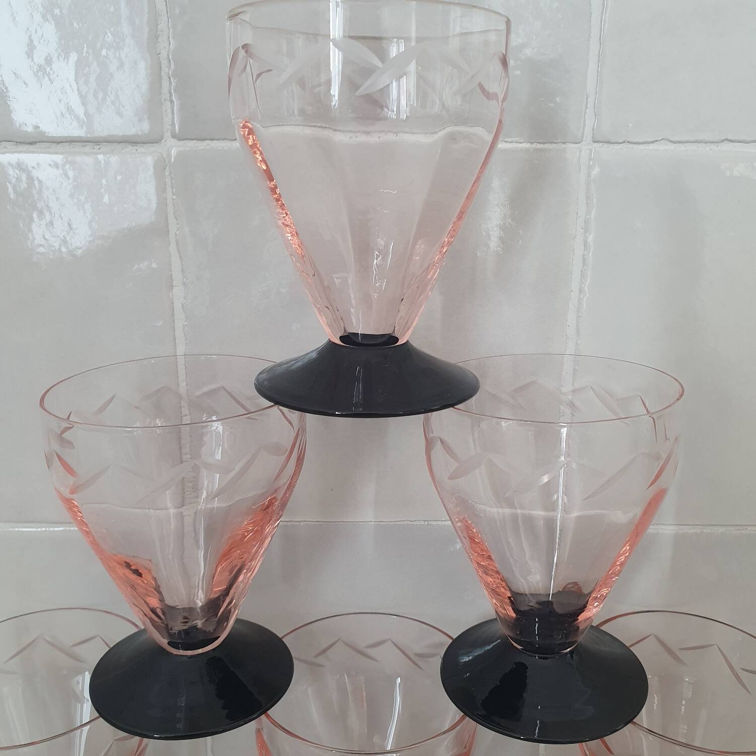 Verre Art déco gravé rose et noir