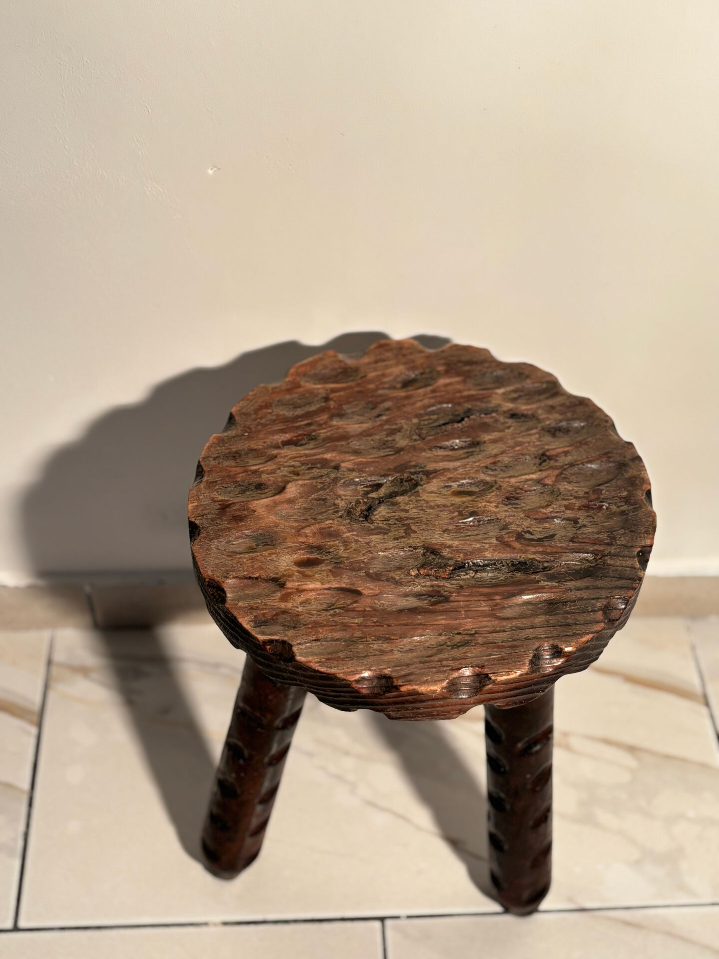 Brutalist sculpted tripod stool in solid wood — 1960s