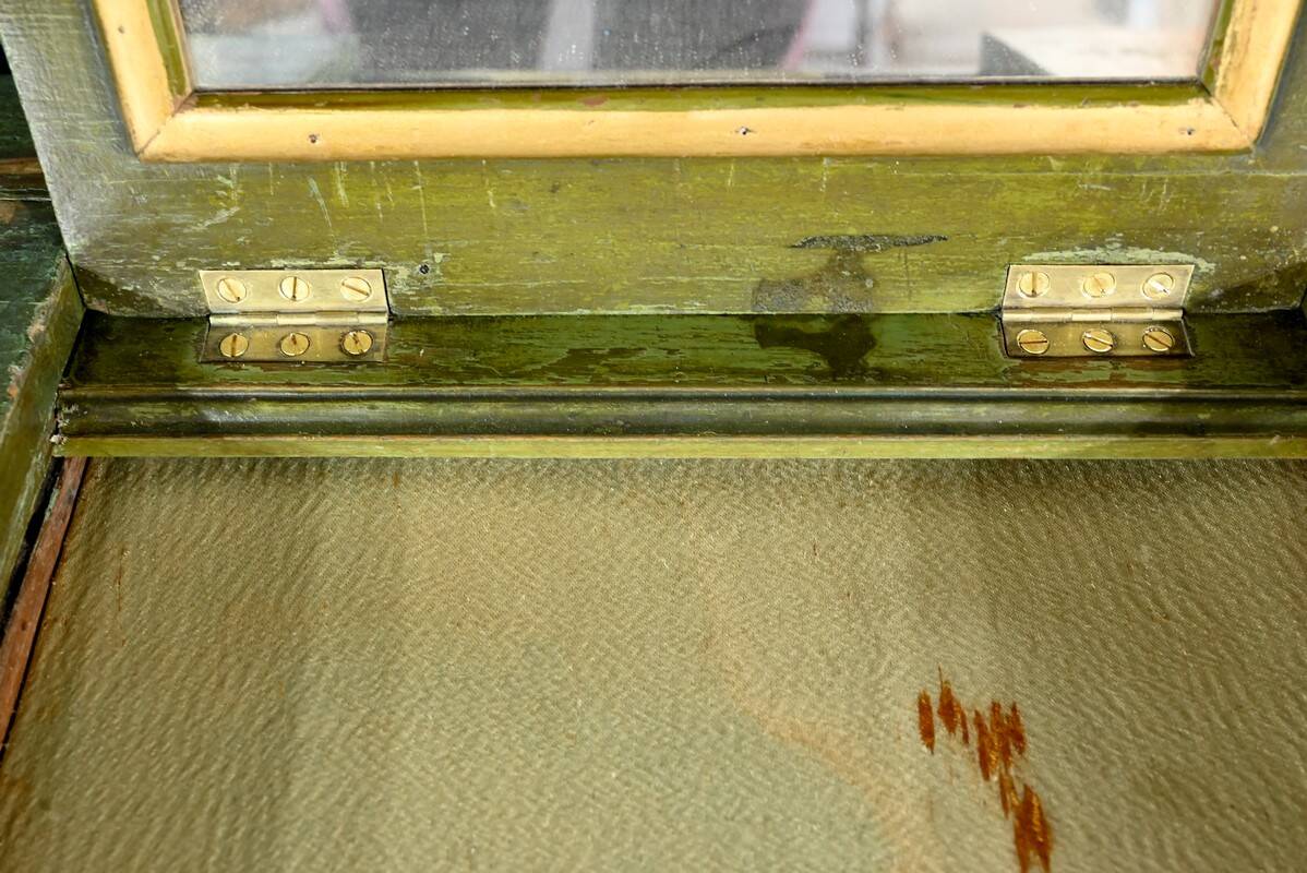 Small Painted Oak Dressing Table, Louis XV style – Late 18th century