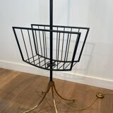 Designer floor lamp in black lacquered metal and brass, incorporating a magazine rack
