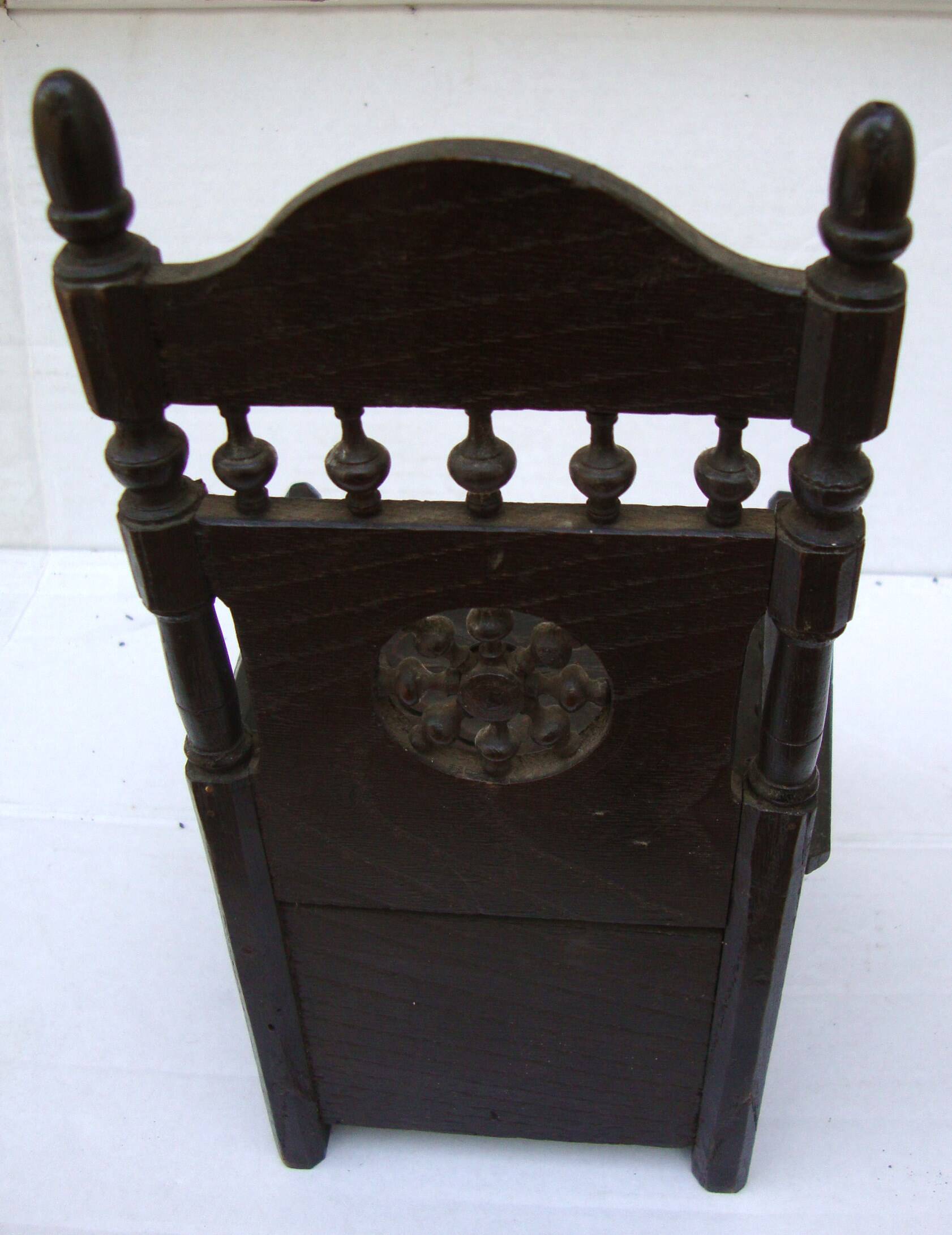 Jewelry box in the shape of a breton chair
