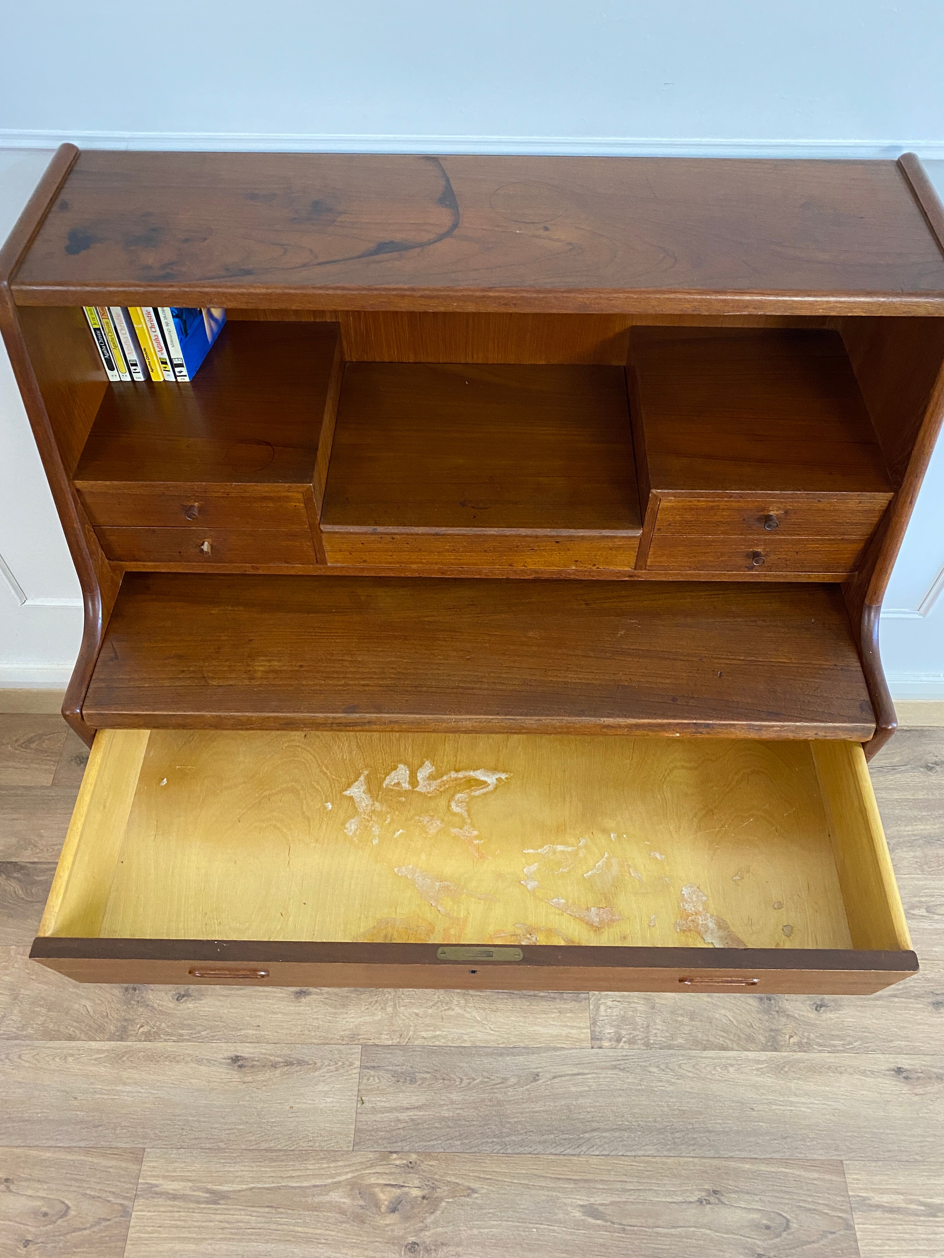 Secretary Arne Wahl Iversen, Vinde Mobelfabrik edition