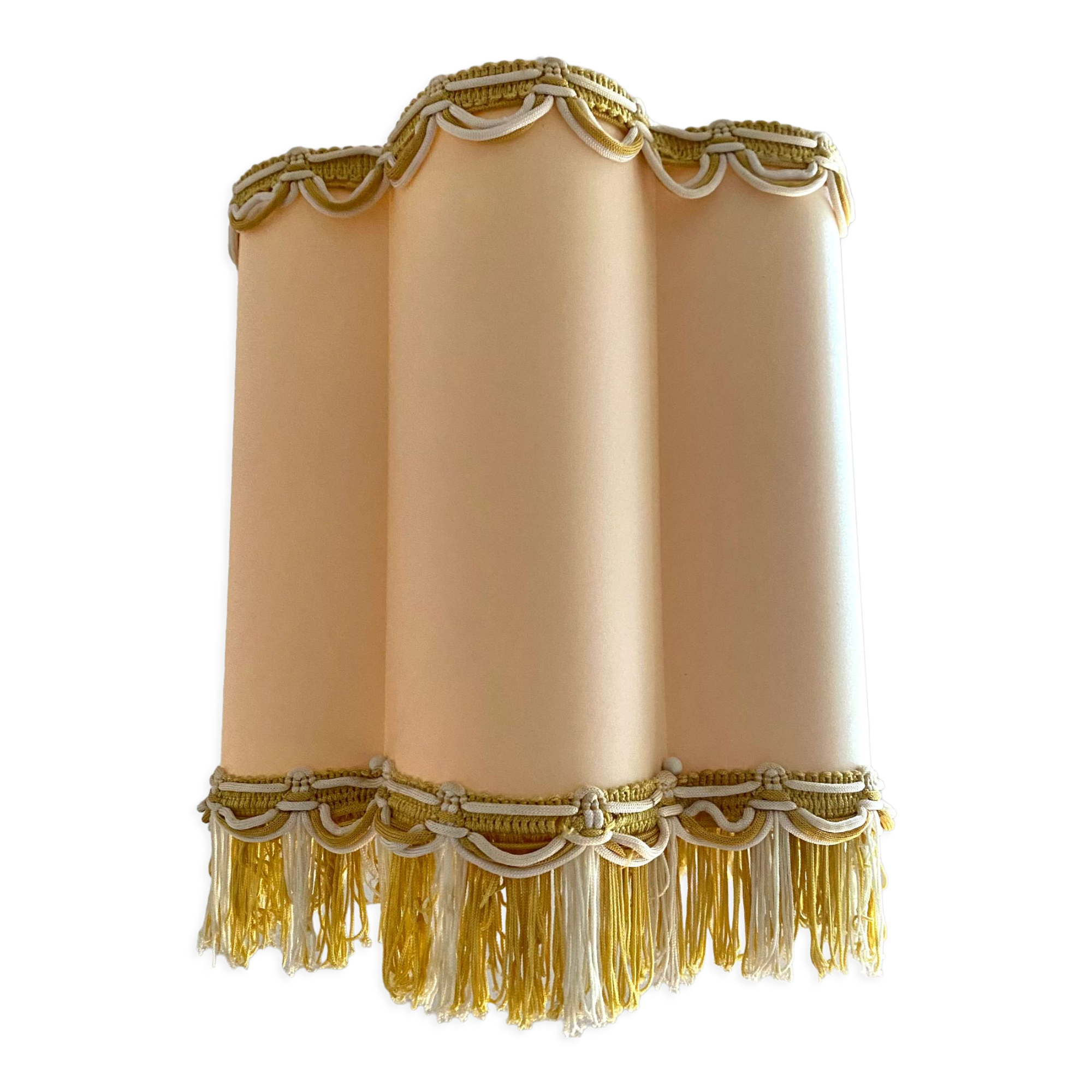 Vintage suspension lampshade with fringes