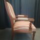 Paire de fauteuils en noyer style Louis XVI
