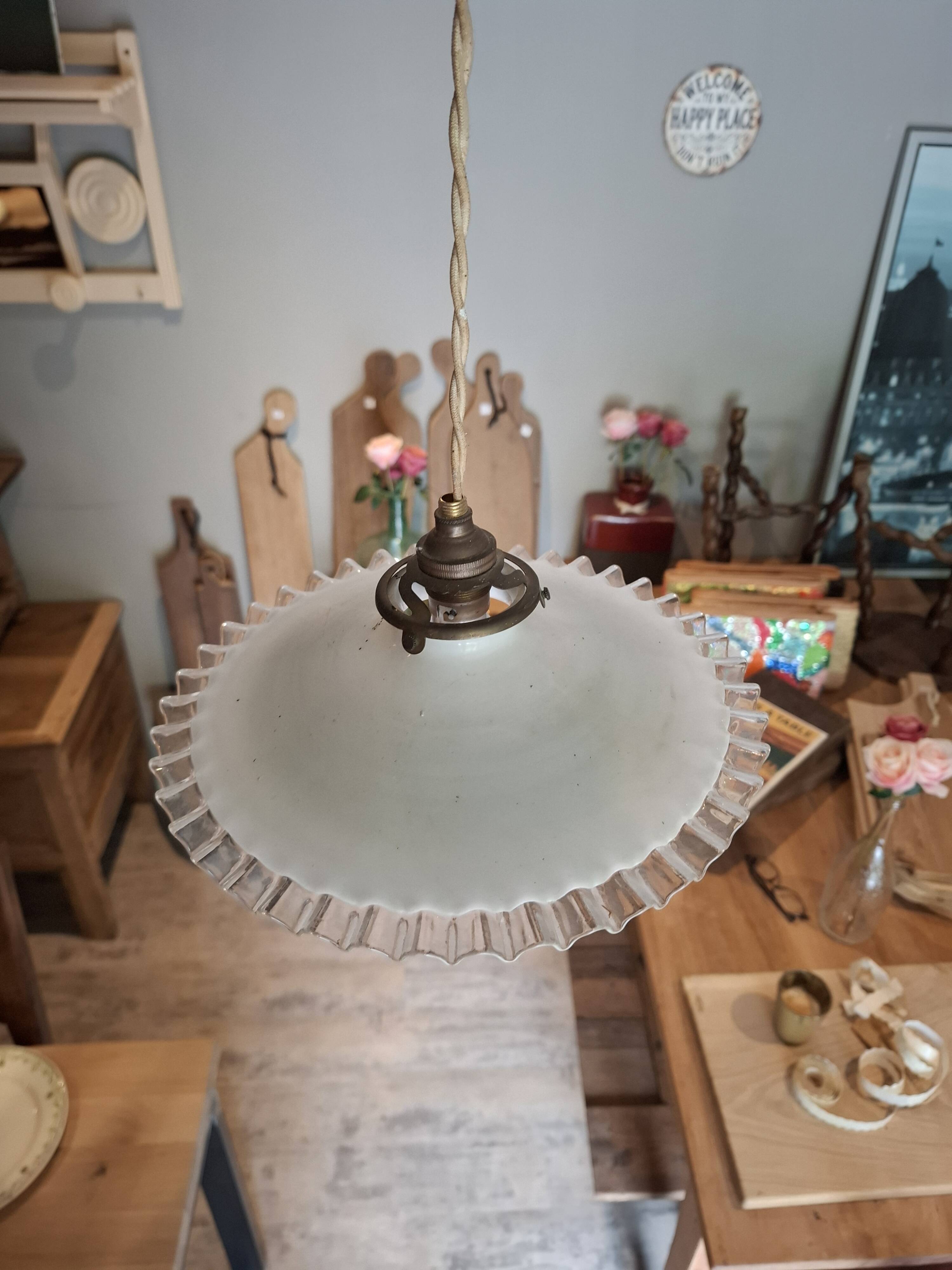 White lace opaline suspension