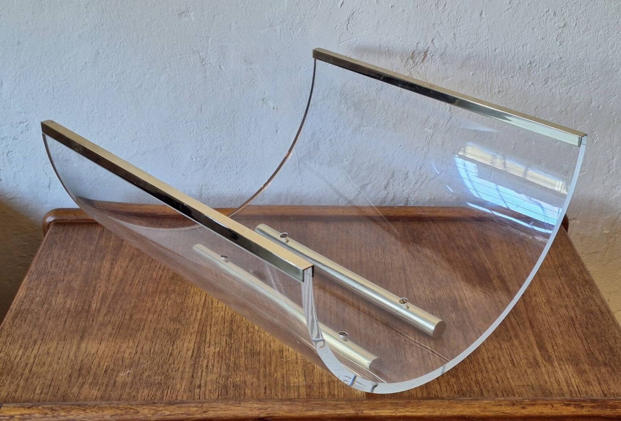 Italian magazine rack in acrylic and solid brass, 1970s