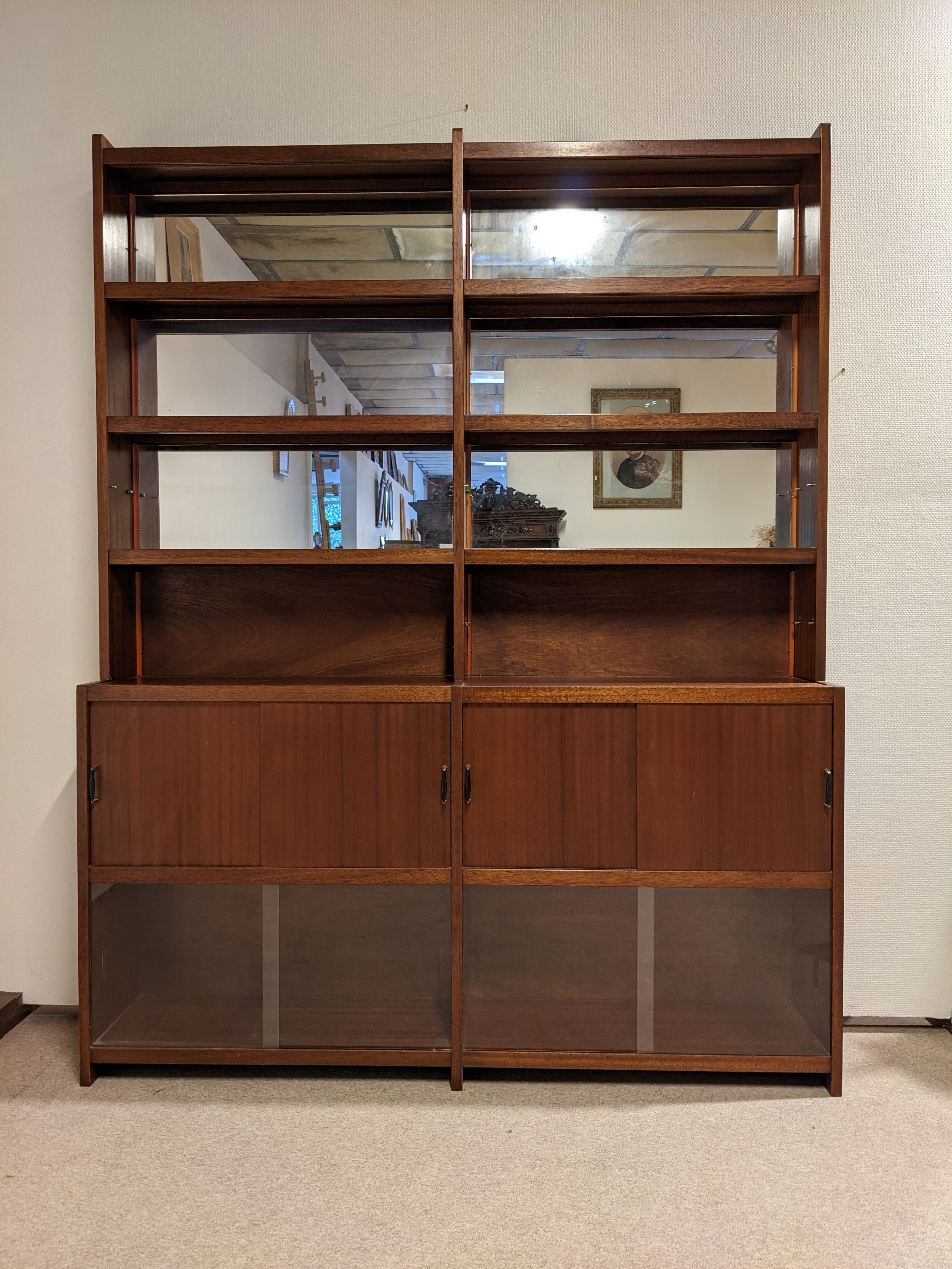 Large shallow showcase depth