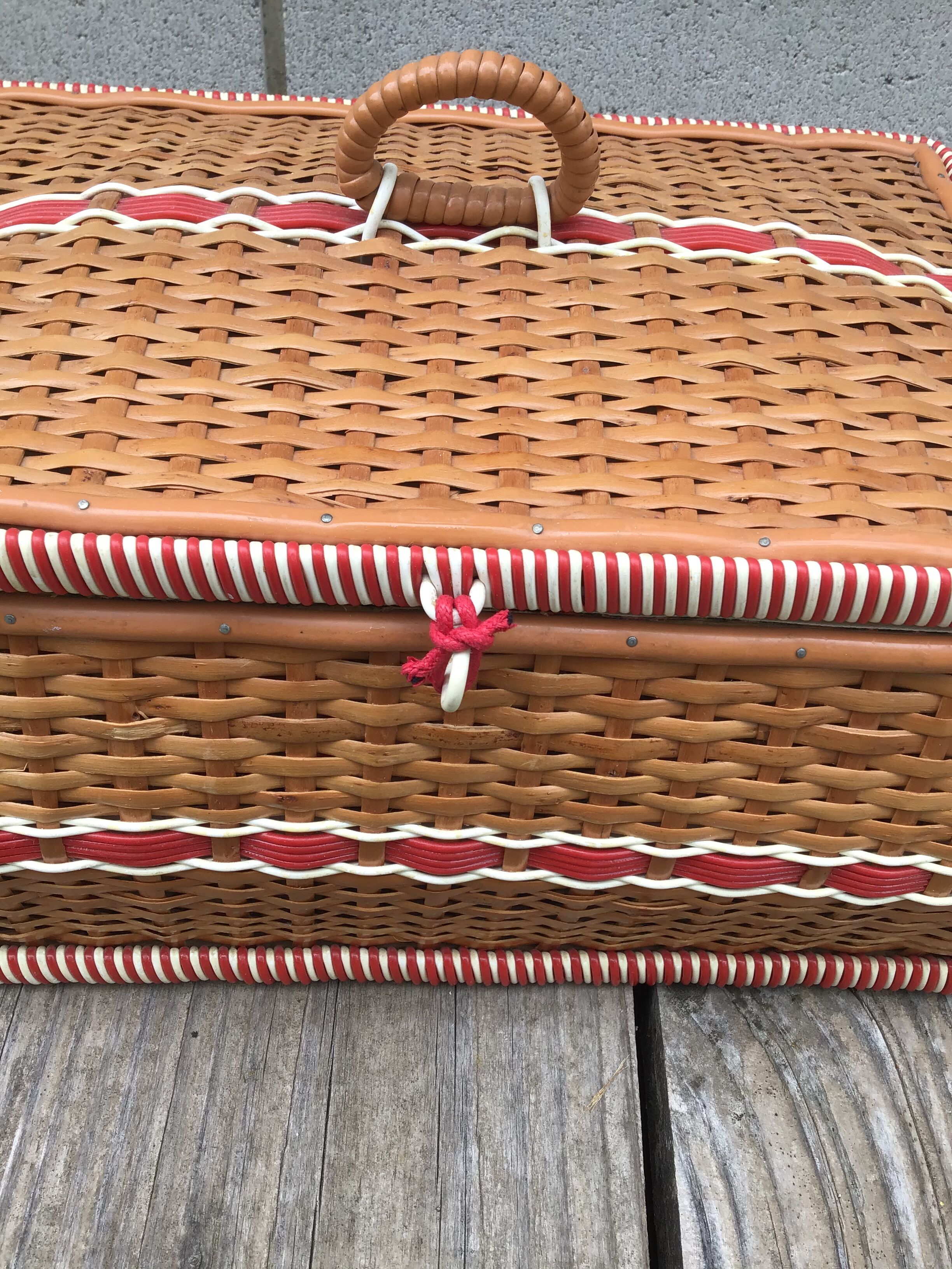 Wicker and scoubidou sewing basket