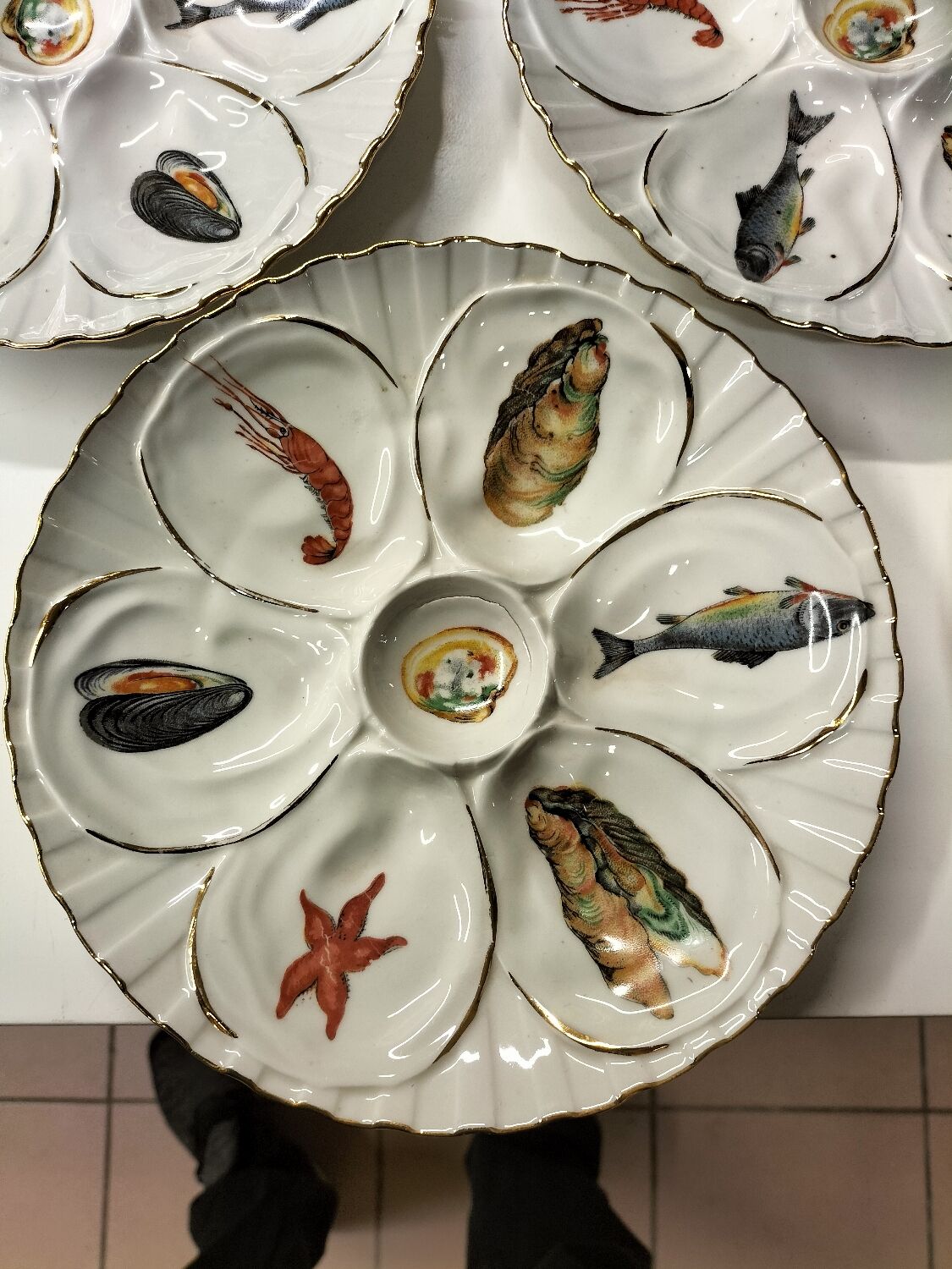 6 vintage oyster plates