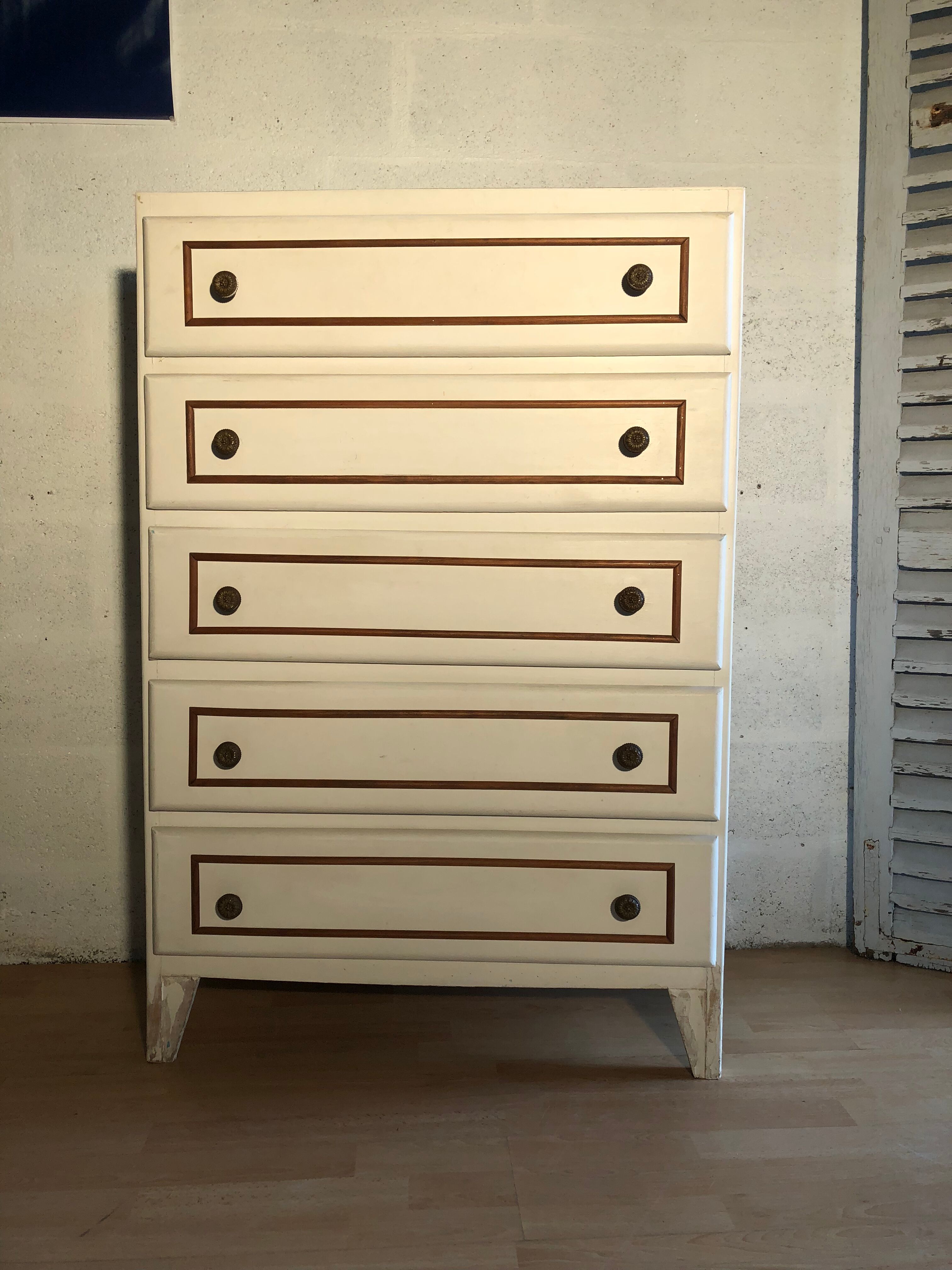 Dresser vintage feet compass