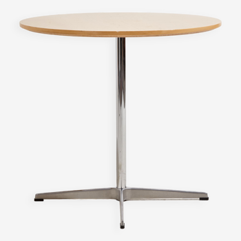 Table modèle a622 par arne jacobsen pour fritz hansen