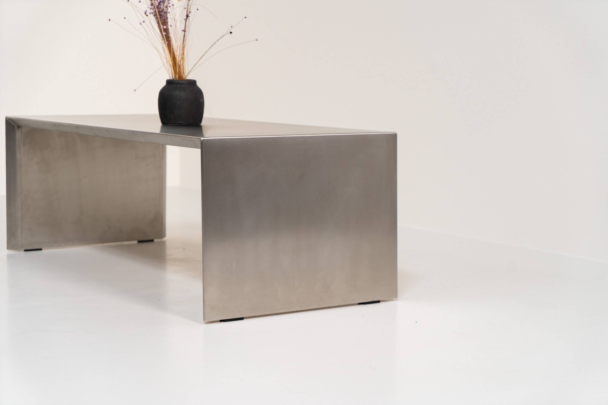 Table basse en acier inoxydable brossé