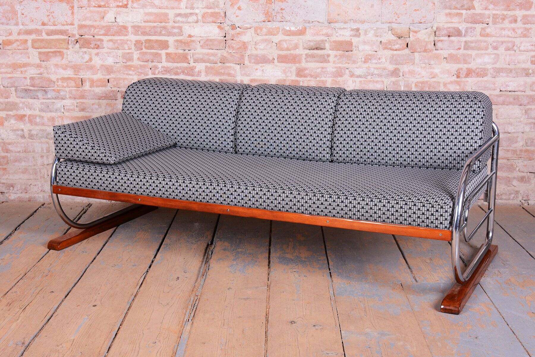 Bauhaus Sofa in Chrome and Beech from Robert Slezak, Czech, 1930s