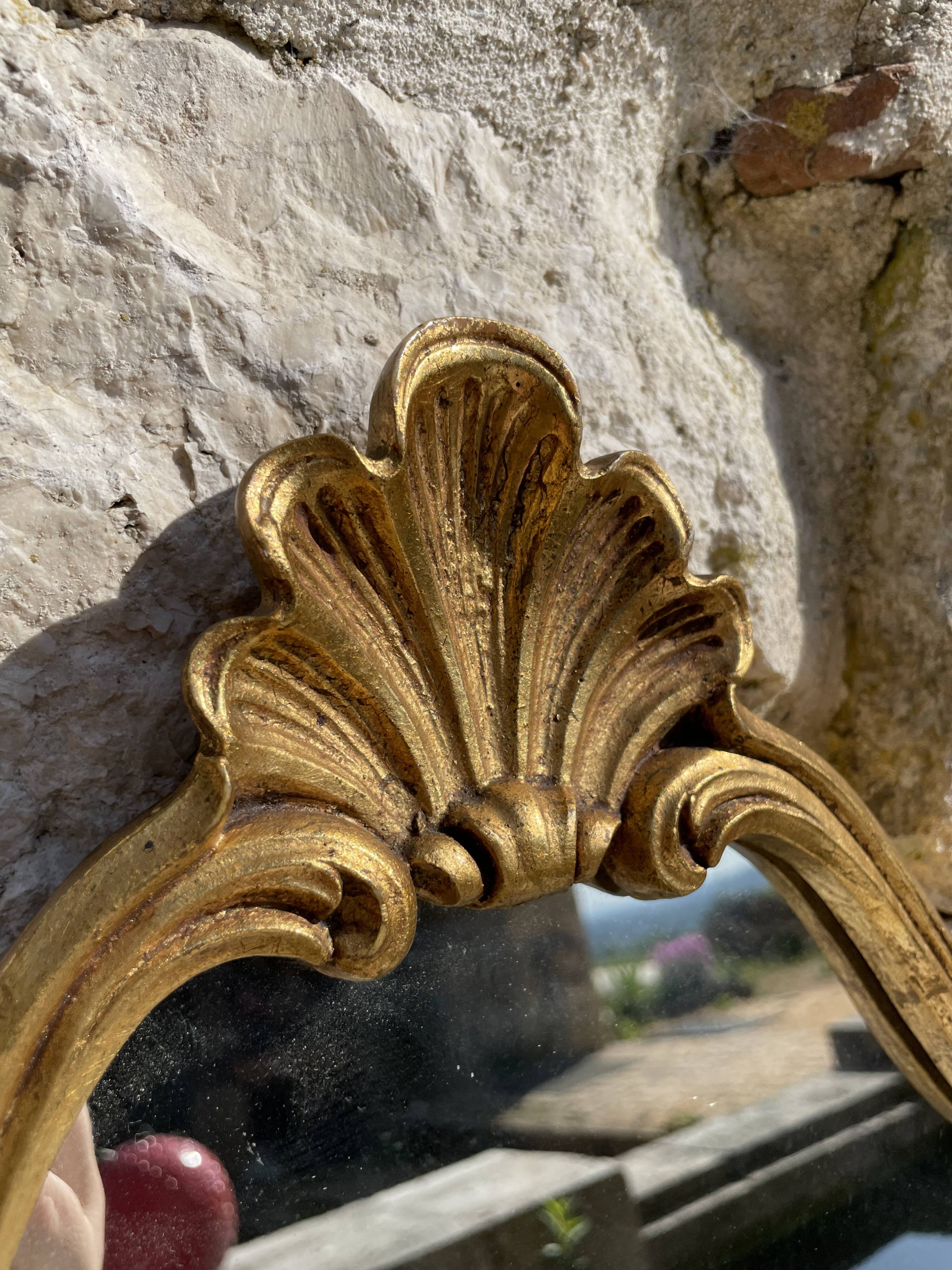Miroir rocaille en bois doré style Louis XV