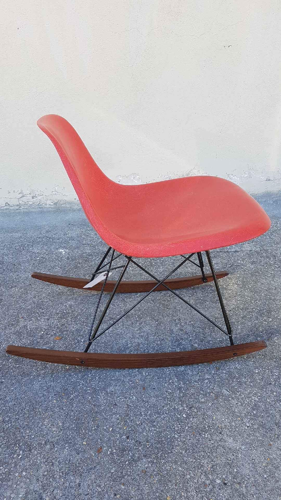 Rocking chair Eames Herman Miller en fibre de verre rouge Selency