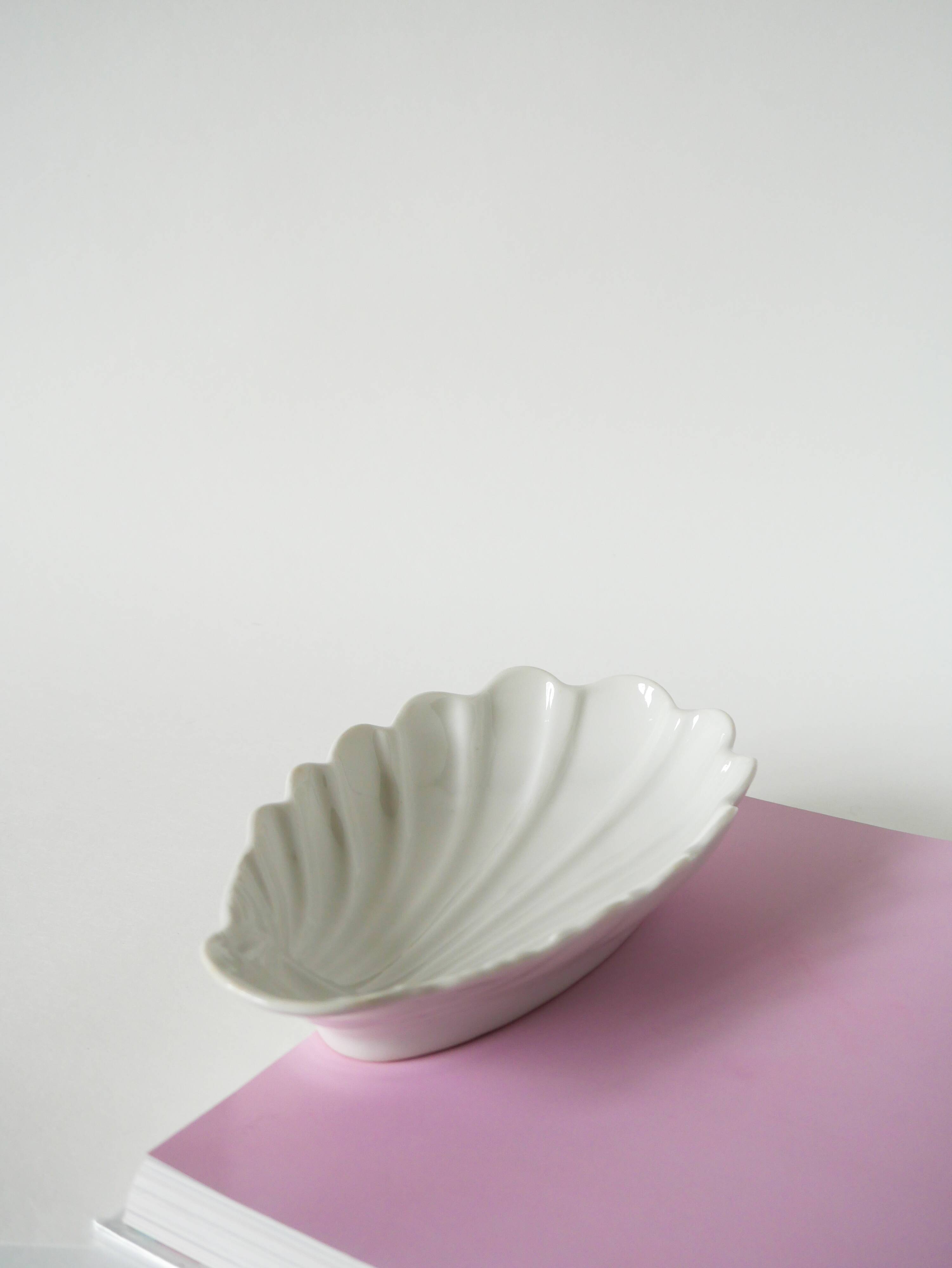 Shell-shaped ceramic pocket tray, 1960