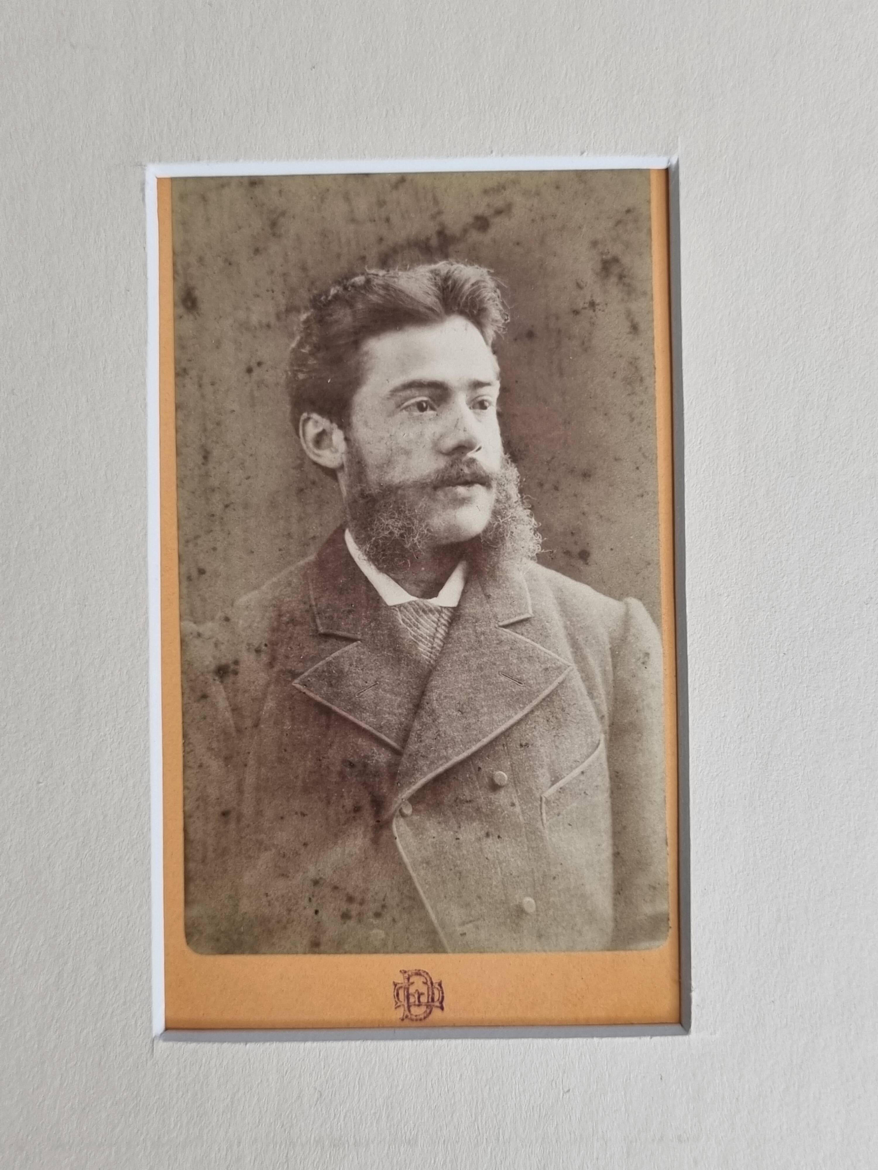 Set of 6 old photographs, oval and rectangular studio portraits from the 19th century