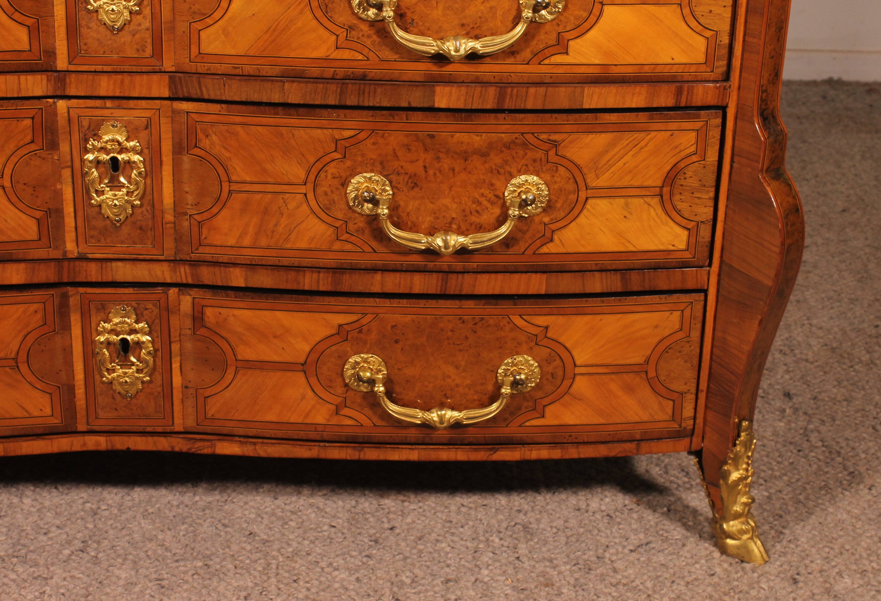 Mazarine chest of drawers from the early 18th century