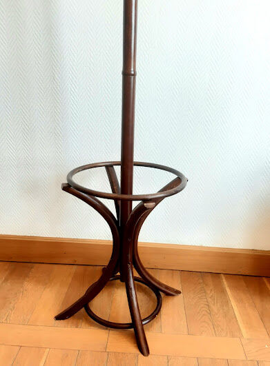 Curved wooden bistro parrot coat rack