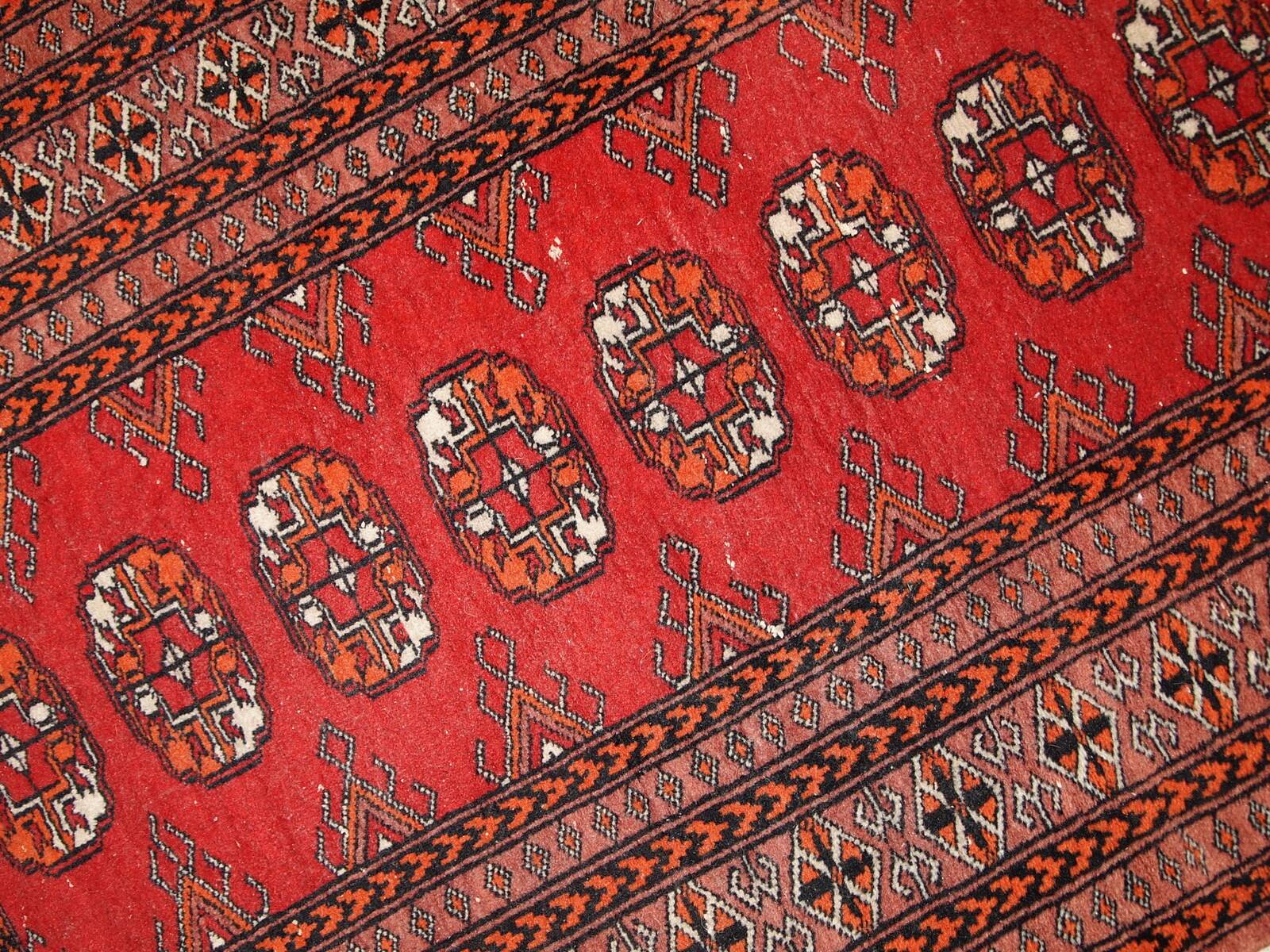 Tapis Vintage Lahore du Moyen-Orient, Années 1960, Élégance Artisanale