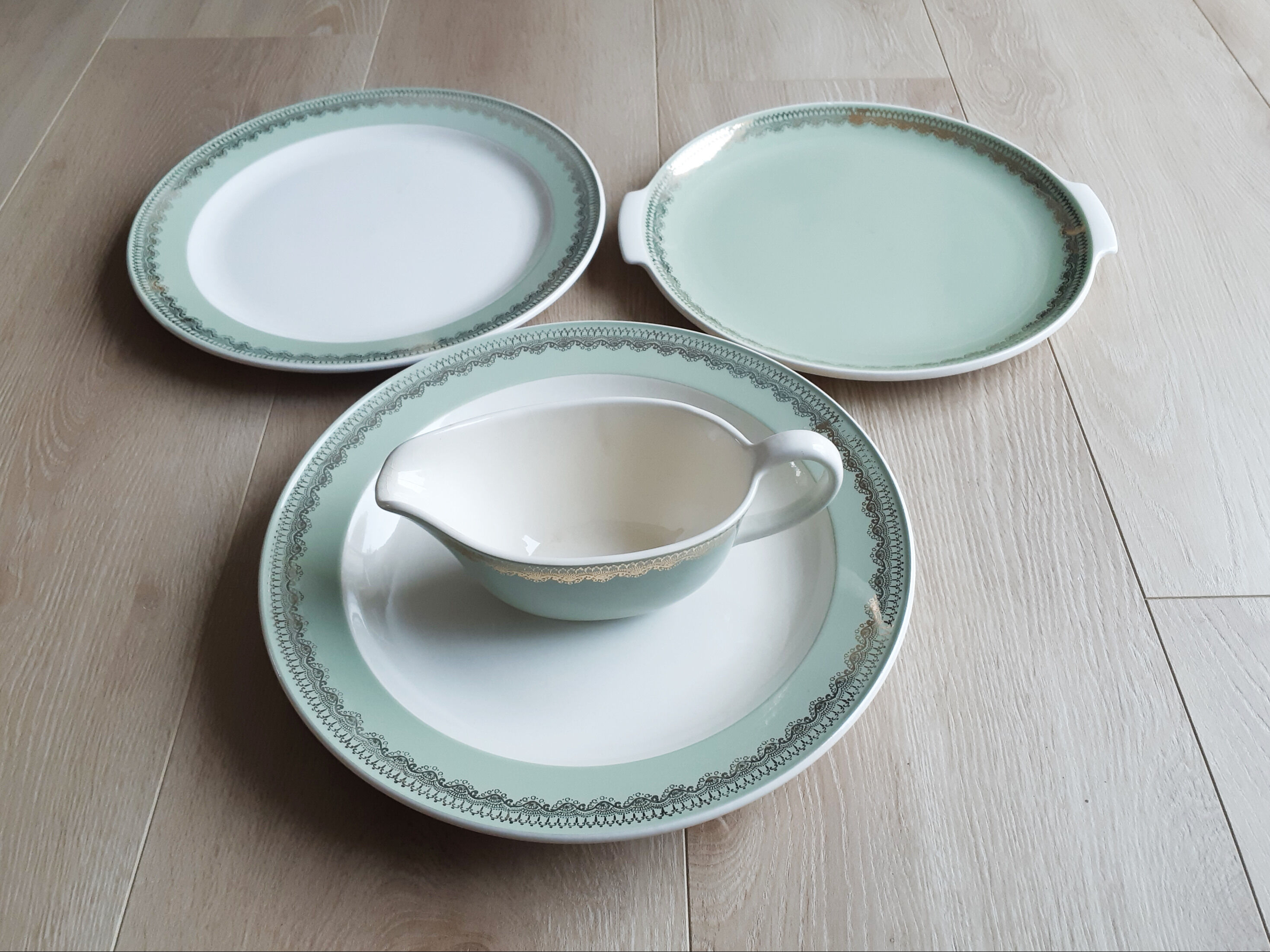 Villeroy and Boch food service, white and green faience, Mettlach, France Saar