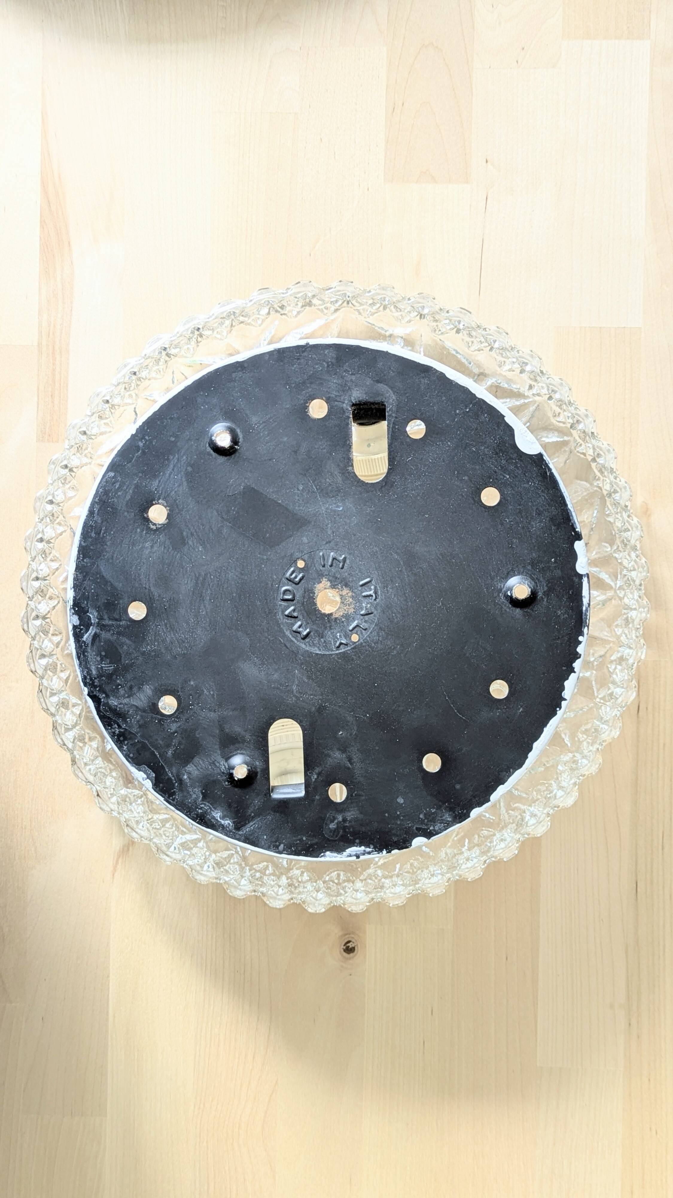 Large round ceiling light with 2 sockets