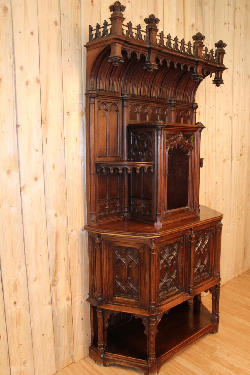 Credence in walnut 19th neo-gothic flamboyant