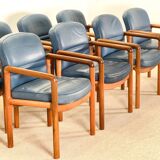 Ensemble de huit chaises de salle à manger à accoudoirs en noyer par Gordon Russell, années 1960