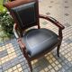 Fauteuils Genoveva style directoire cuir noir liseré or