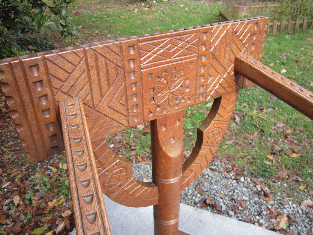 Armchair tripod oak movement Breton ar seiz vibrator