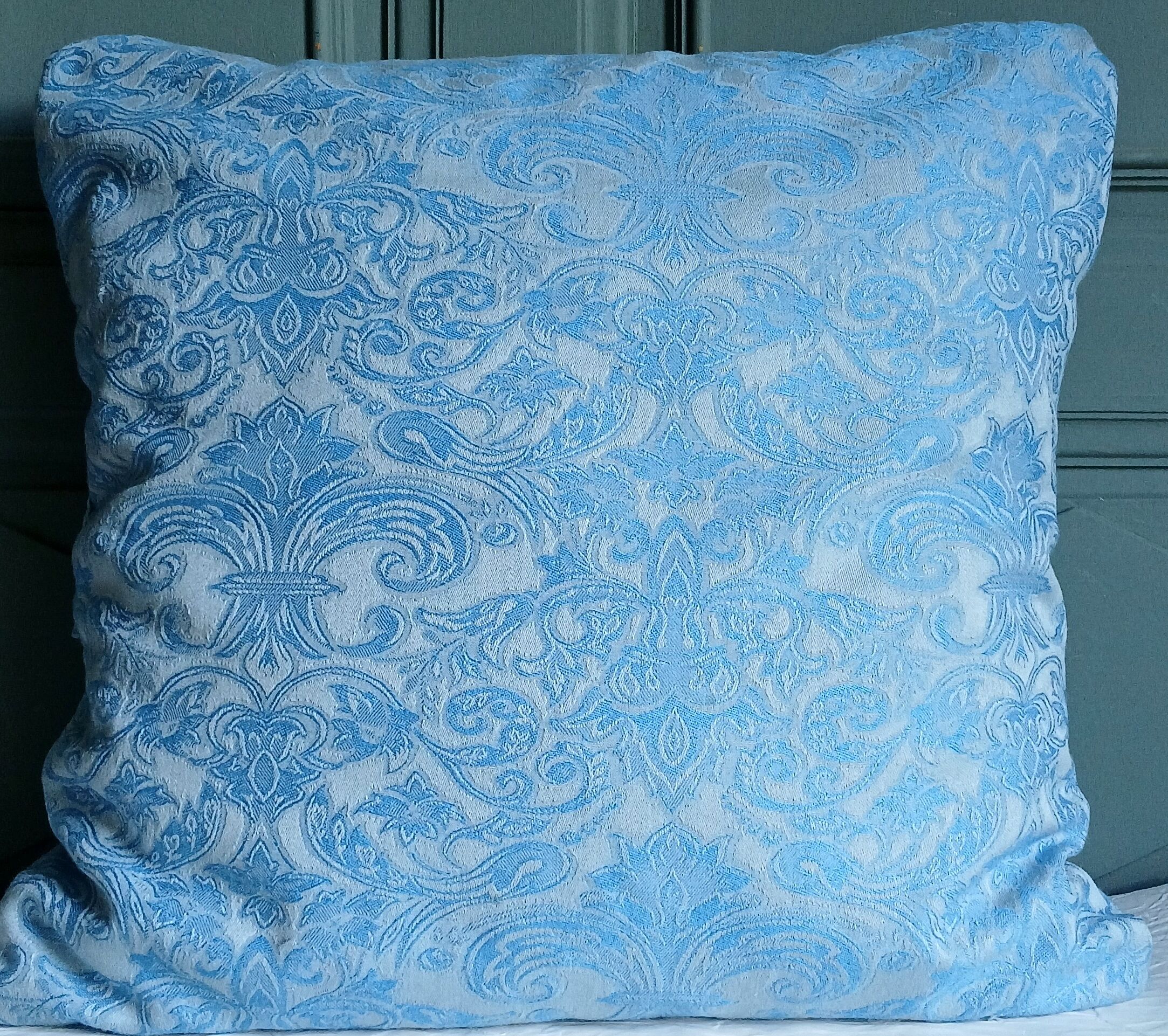 Coussin plissé drapé en tissu satiné, France vers 1970