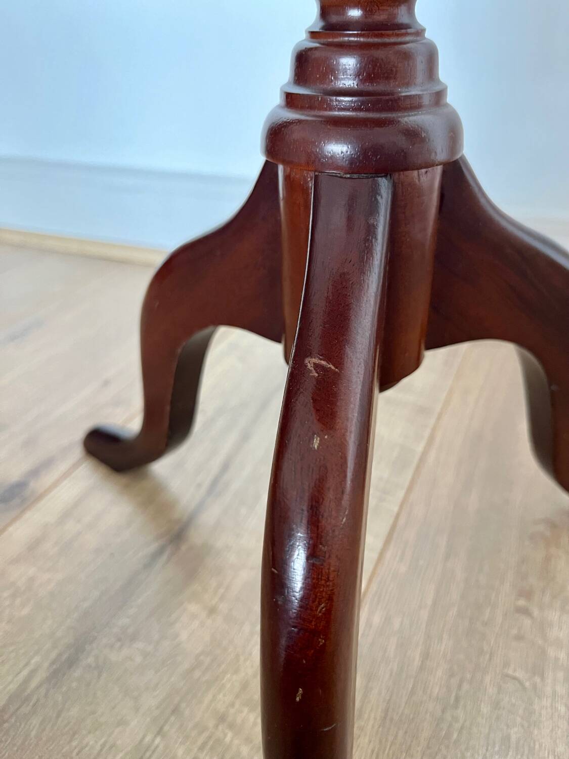 Guéridon Vintage en Bois et Cuir Marron