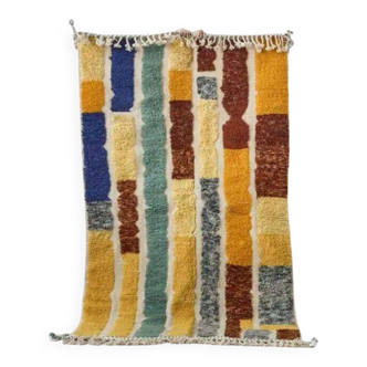 Decorated wool rug, size 200cm x 300cm