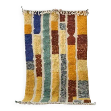 Decorated wool rug, size 200cm x 300cm