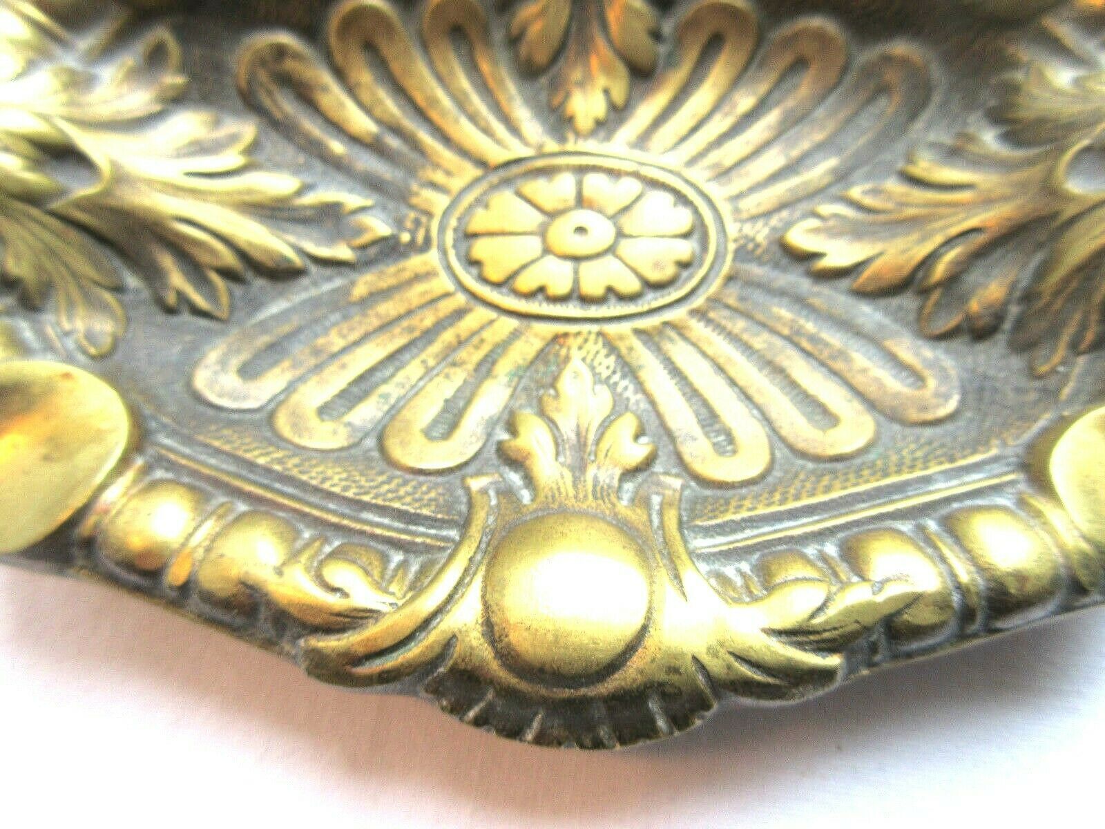 Oval ashtray in gilded bronze Napoleon III