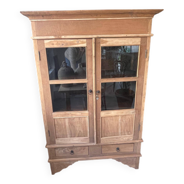 GLASS CABINET