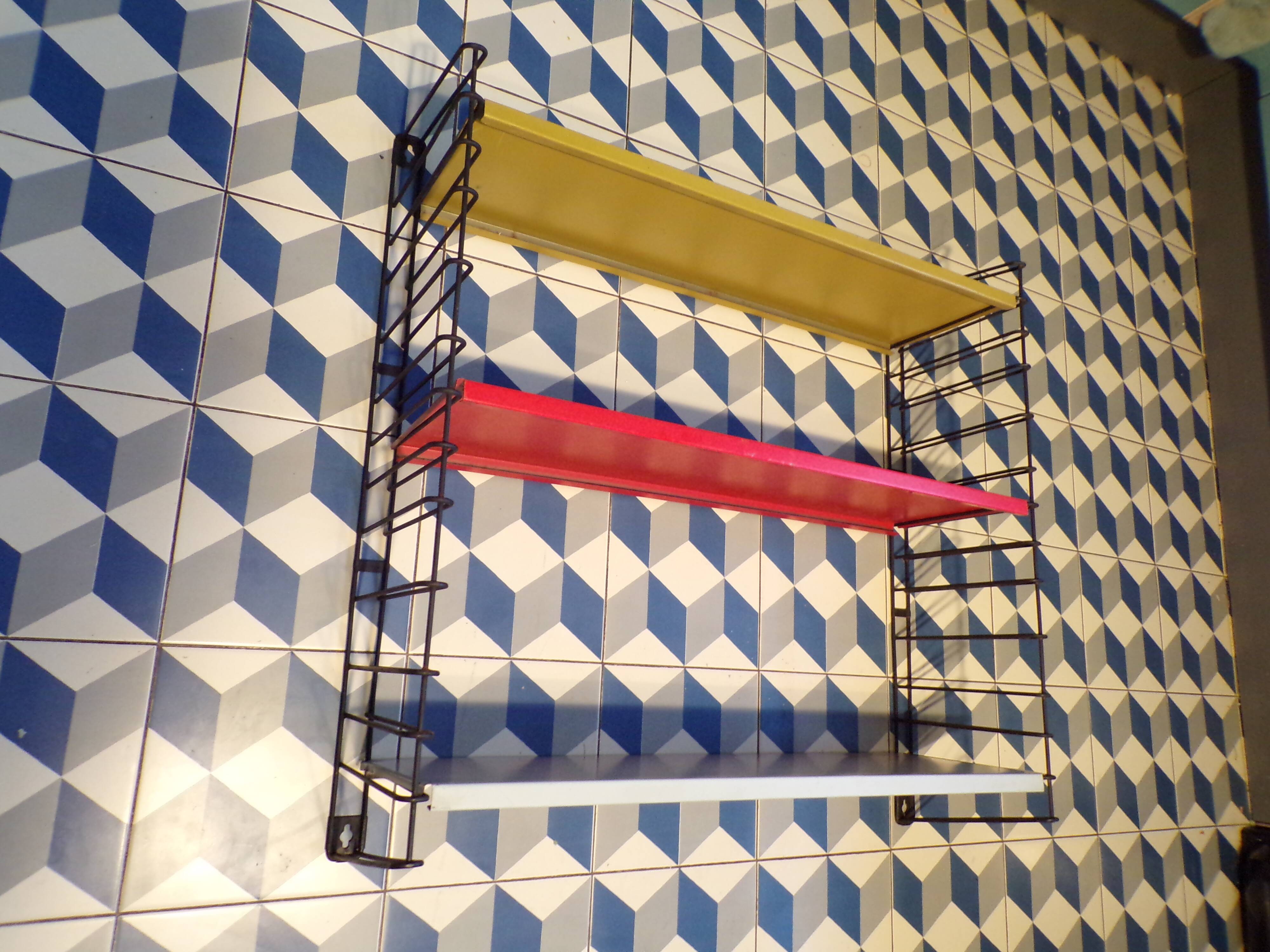 Tomado shelf with 3 shelves